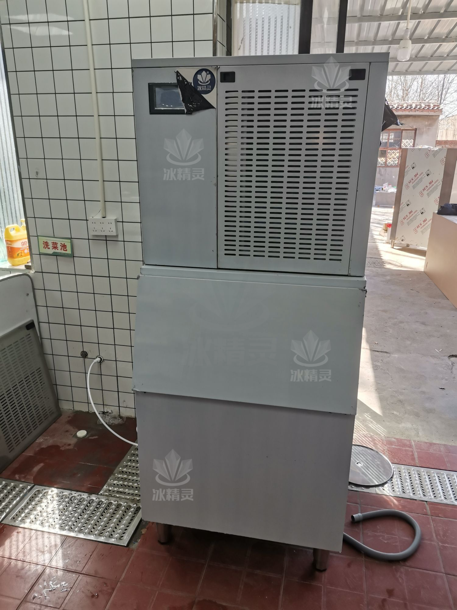 300公斤片冰机前吸风外罩款交付河北邢台市《鼎鼎鲜切牛肉自助火锅》