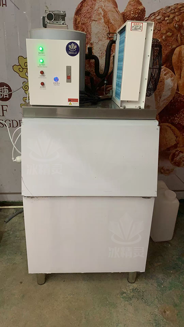 400公斤片冰机交付广东省潮州市饶平县《九牛世家生活超市》