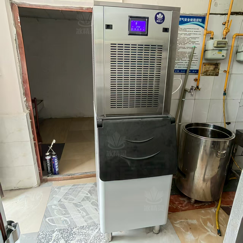250公斤雪花制冰机交付四川成都市郫都区《飞哥有料火锅》