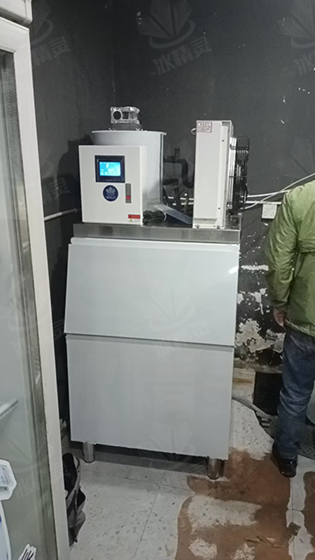 400公斤片冰机交付浙江省宁波市《阿英饭店》